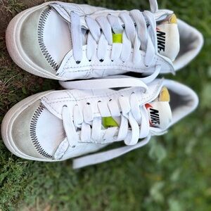Nike White women  Low-Top Sneakers with Yellow and Neon Green Accents